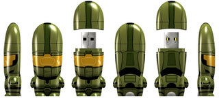 Illustration for article titled Halo Master Chief Mimobot Thumb Drives (Finish the File Transfer)